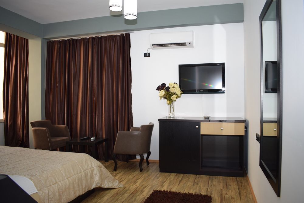 Royal 3* Tirana