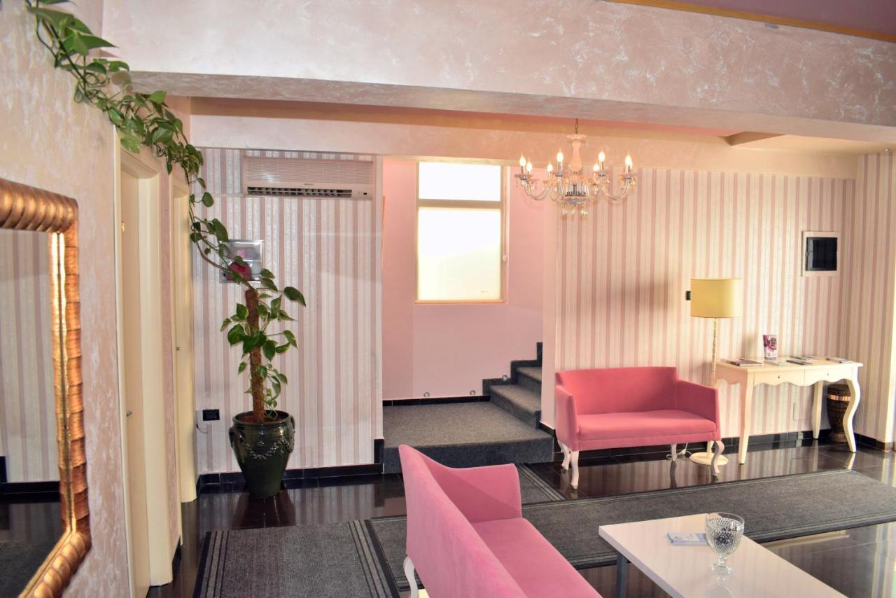 Royal Hotel